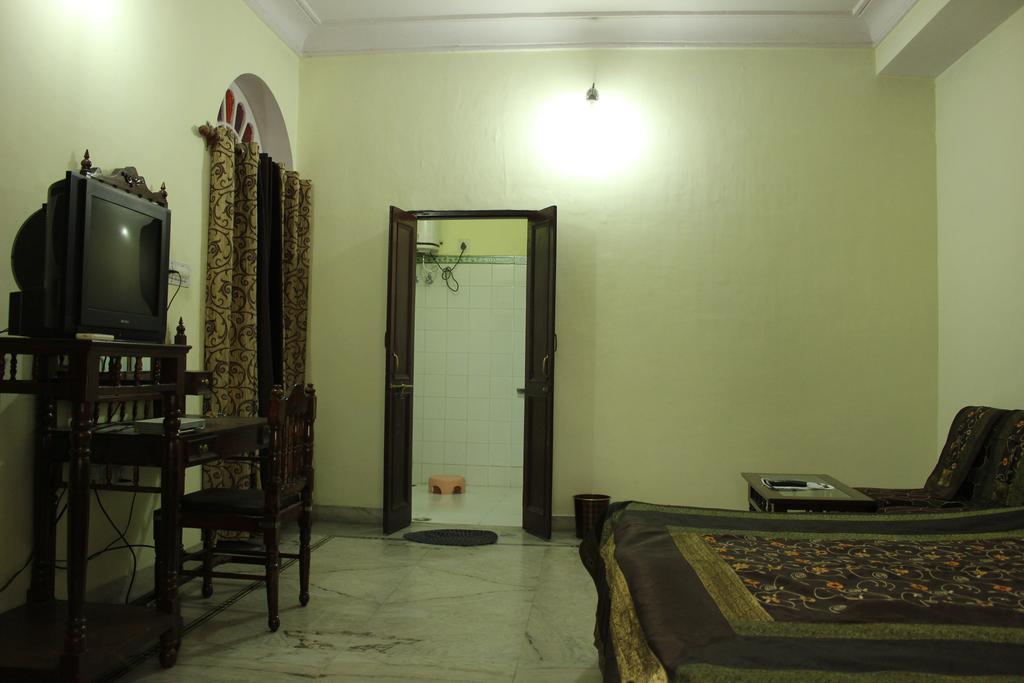 Hotel Janak Palace